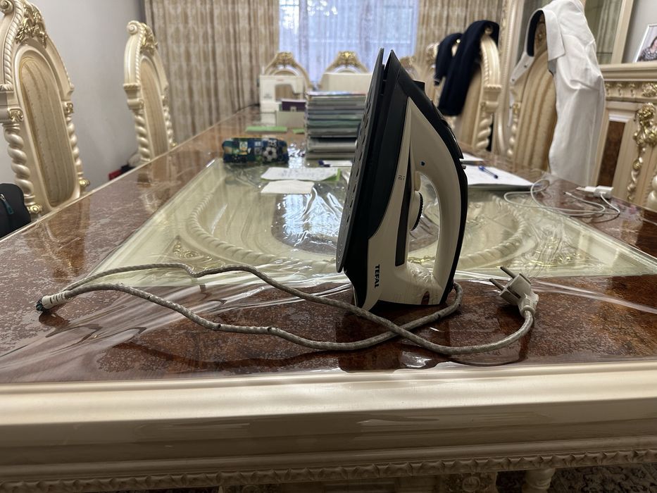 Продам Нерабочий Утюг TEFAL