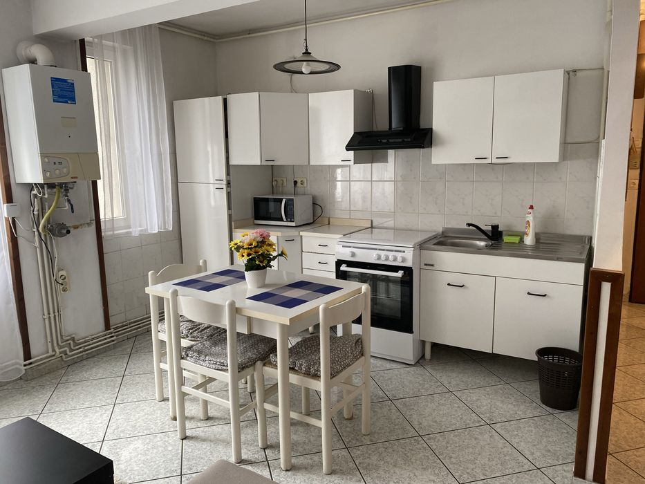 Inchiriez apartament