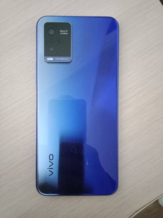 Vivo y 21 в идеальном состоянии