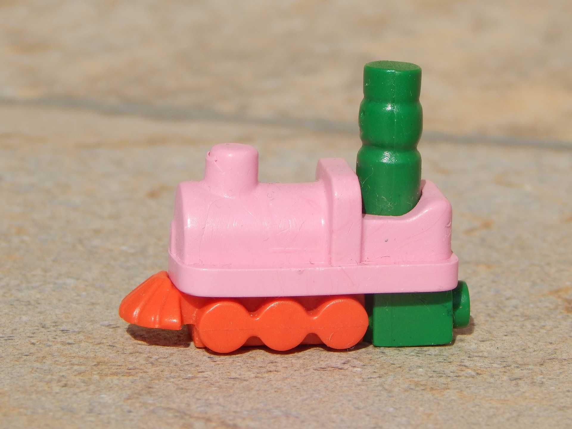 Jucarie locomotiva cu aburi plastic colectia Kinder anii 1990