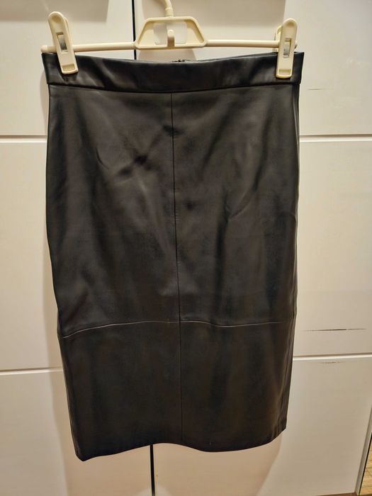 Поли- повечето кожени