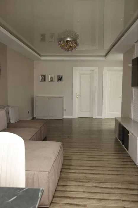 Zudlik bilan ijaraga beraman 3 xonali kvartirani shayxantoxurda 306*