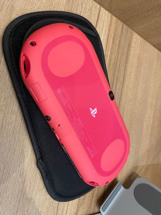 Playstation PS Vita 2000 Pink Black • Modată • 128GB Jocuri