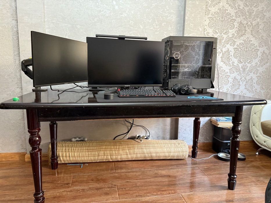 Стол для гостиной