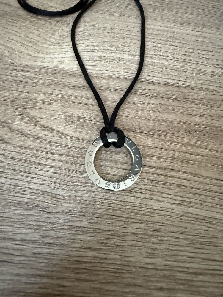 Колие с черна връзка