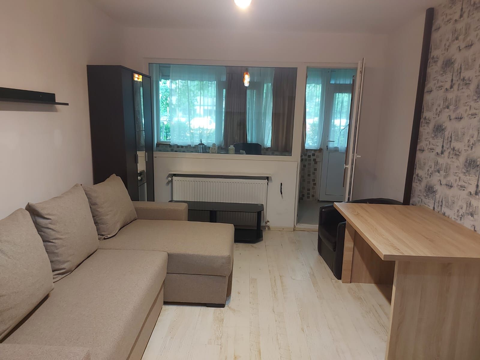 Inchiriez apartament cu 2 camere decomandat  in zona Ploiesti Vest