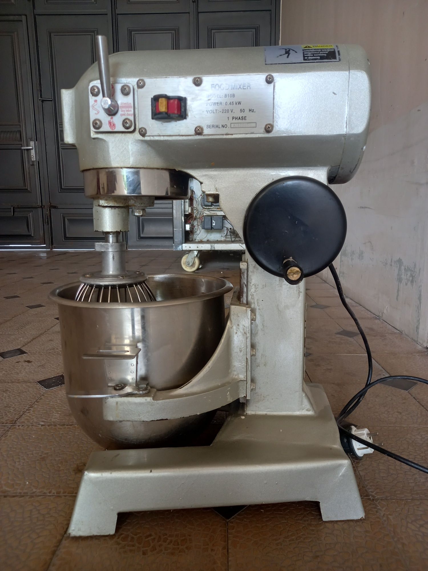 Mikser 10 litr xitoy 220w YANGI AVLOD