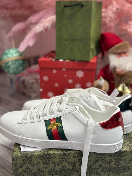 Tenesi Gucci pe stoc