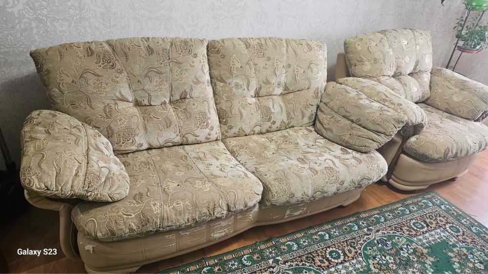Продам Диван с креслом
