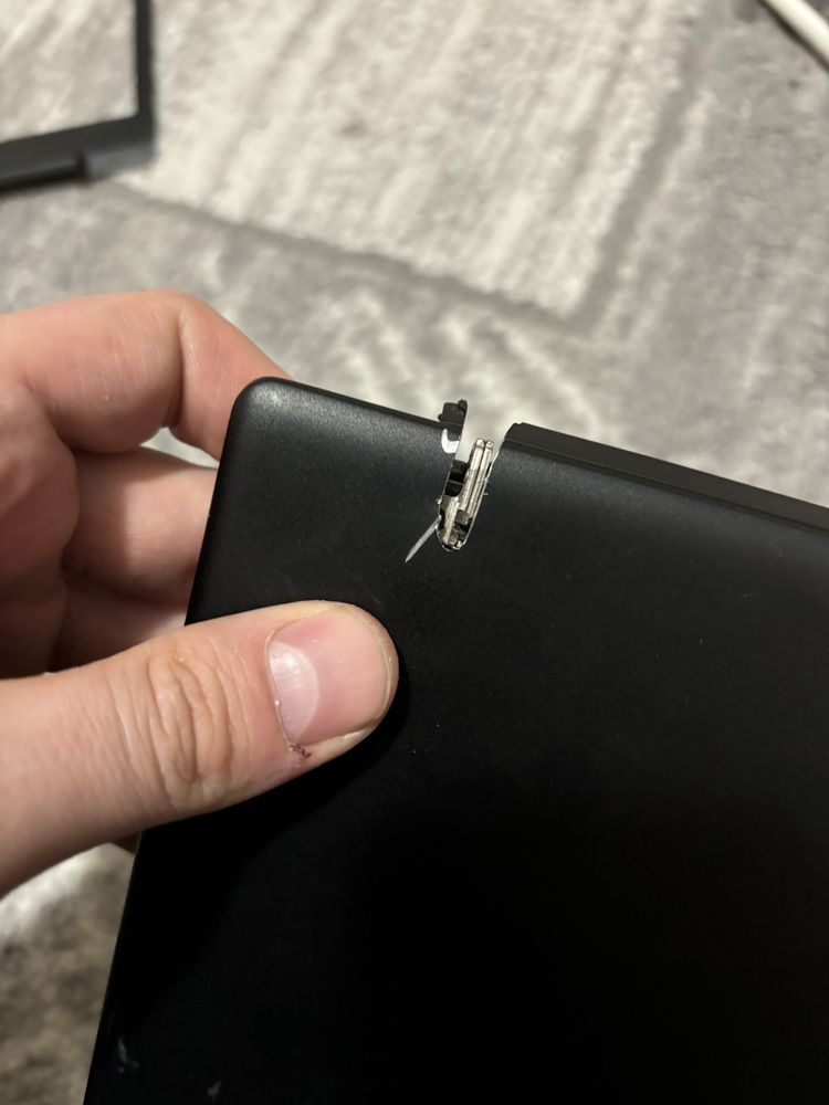 Asus Vivobook 14 Ryzen 3200U cu defect parte dislay modificata