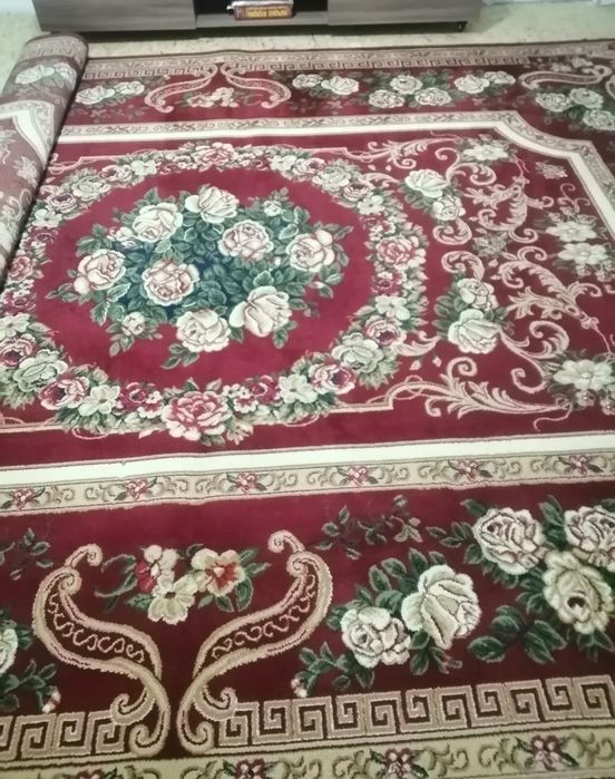 Продам ковёр в хорошем состоянии. Размер 3×4 метра.