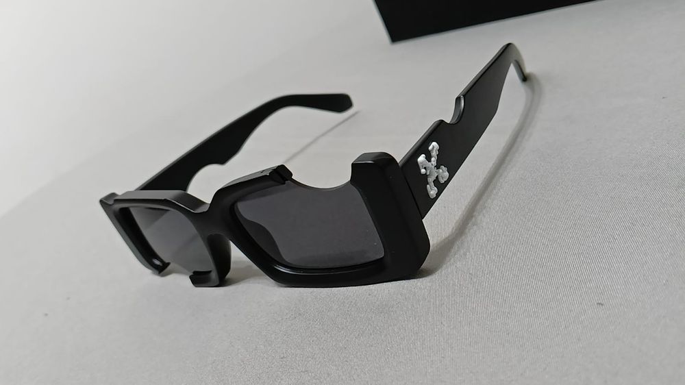 Ochelari de soare noi