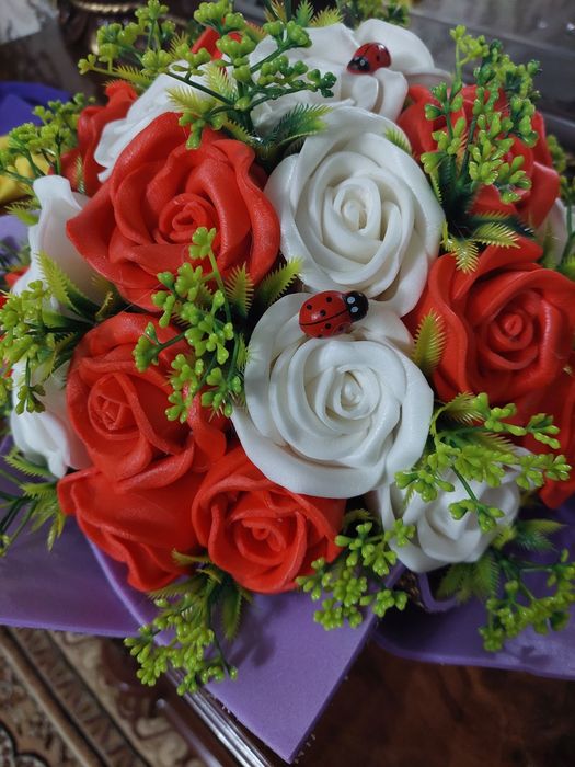 Sovg'a uchun buket Gul va svetilnik, Подарки для близких. (Заказга)