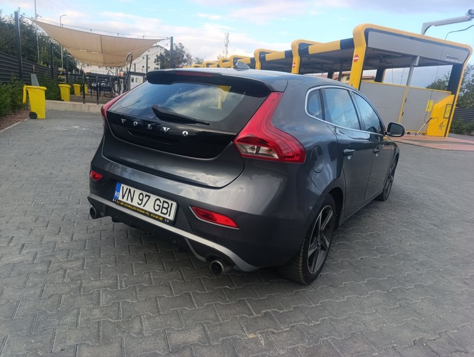 VOLVO V40  R -design. Recent înmatriculată. URGENT !!!
