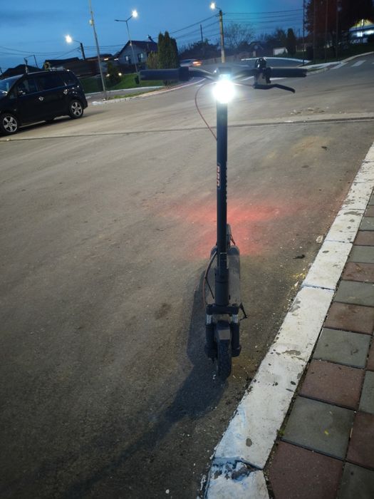 Vând trotineta electrica navee