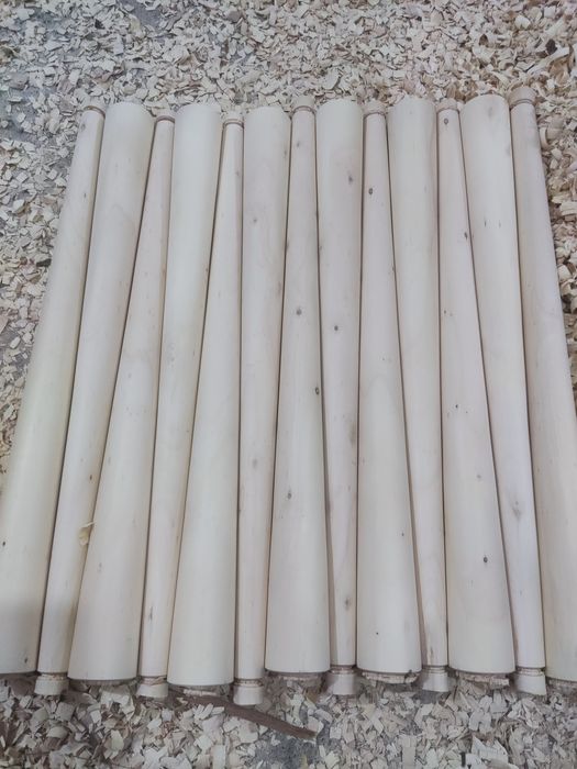 Оек, oyoq stol va xontaxtaga. Veshilka