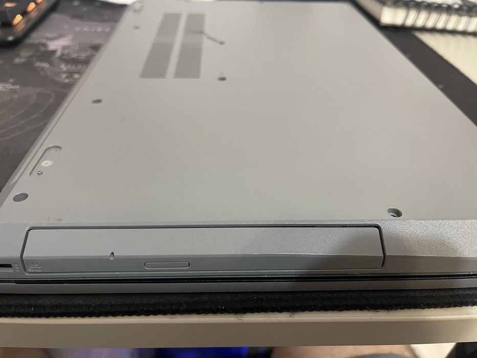 Laptop LENOVO IdeaPad 81LW Ryzen 3 3200U + 8GB Ram PENTRU PIESE