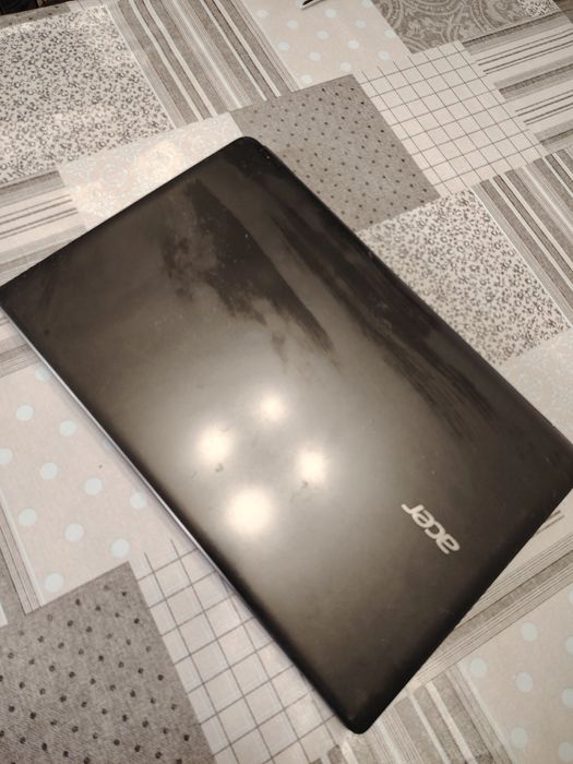 Ноутбук ASUS Aspire E1