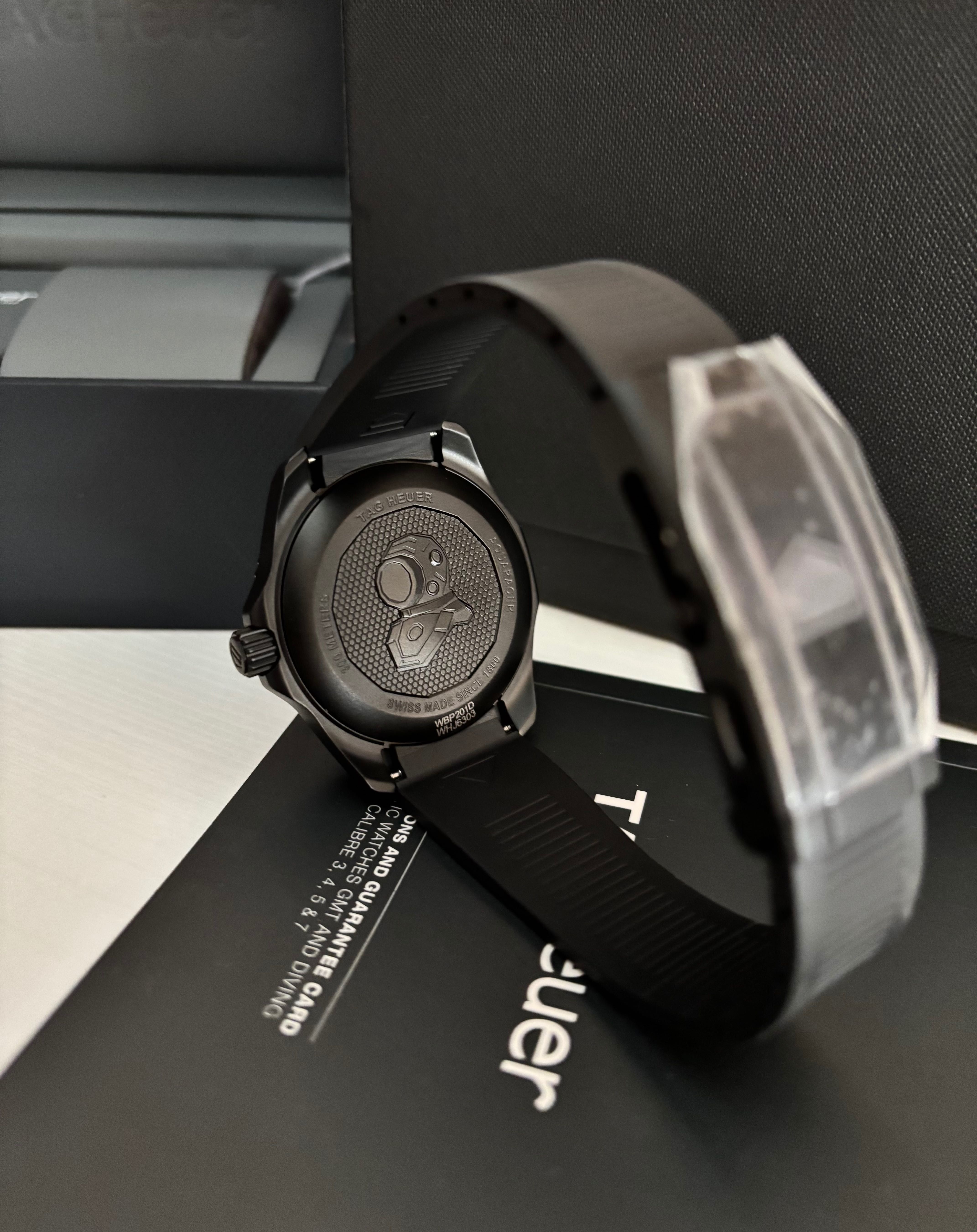 TAG Heuer Aquaracer Professional 300 Nightdiver (WBP201D.FT6197)