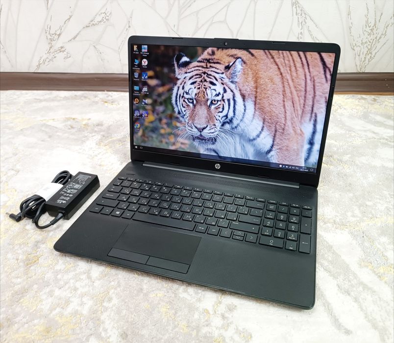 Ноутбук HP Core i3-10thGen.