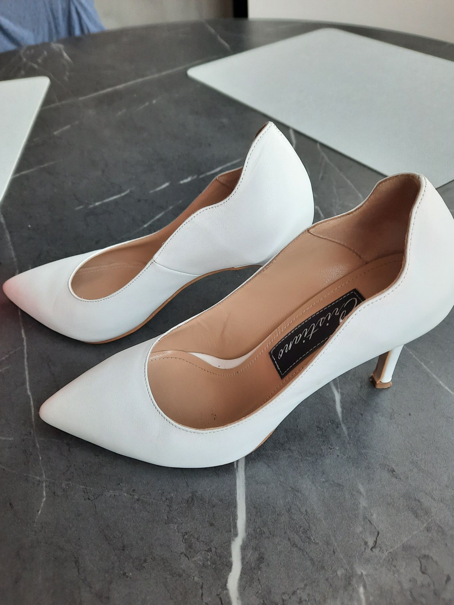 Pantofi albi piele mărimea 37