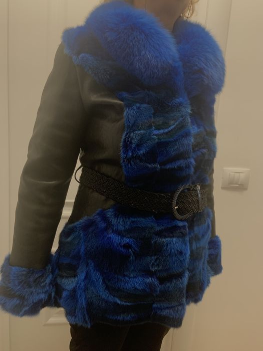 Haină de piele și blană de vulpe
