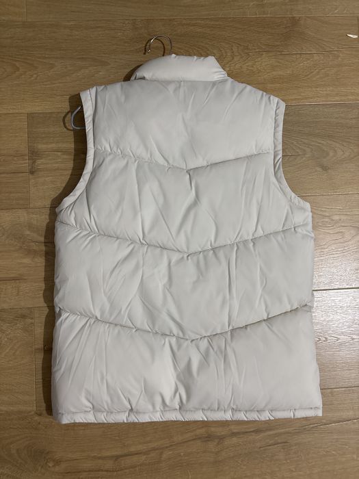 Veste albe si negre