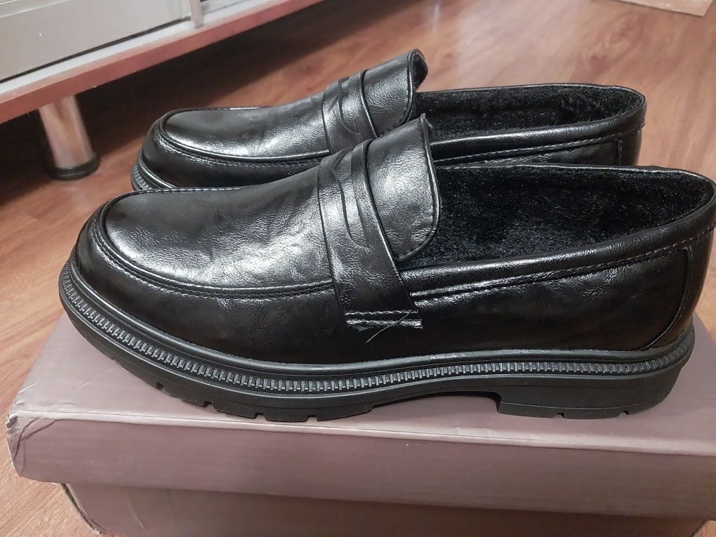 Продам туфли на зиму