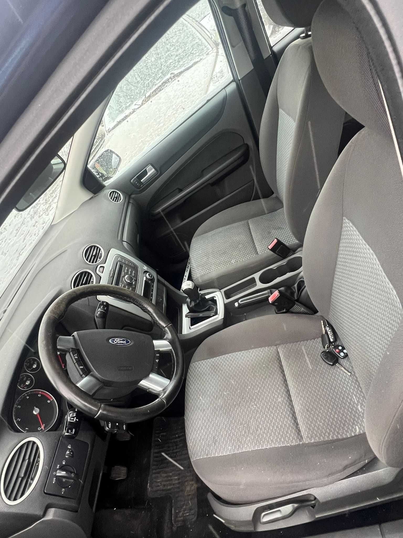 Vand pentru dezmembrat 5 Ford Focus 2007 1.6 si 1.8TDCI