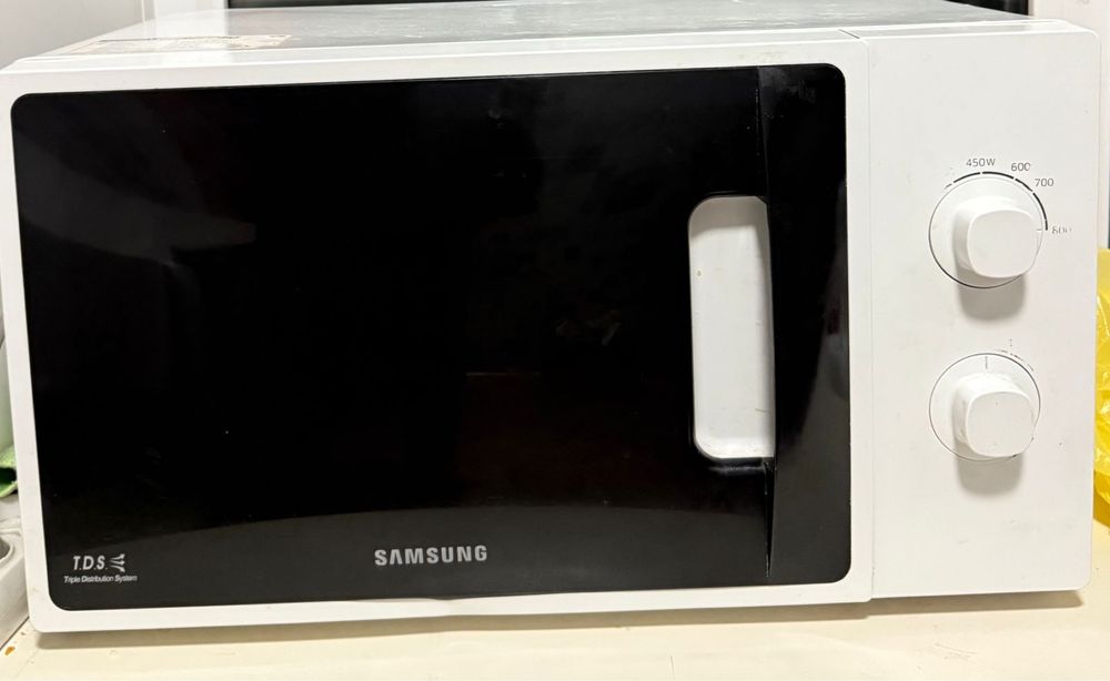 «Продаётся микроволновка. Б/у, в хорошем состоянии.»