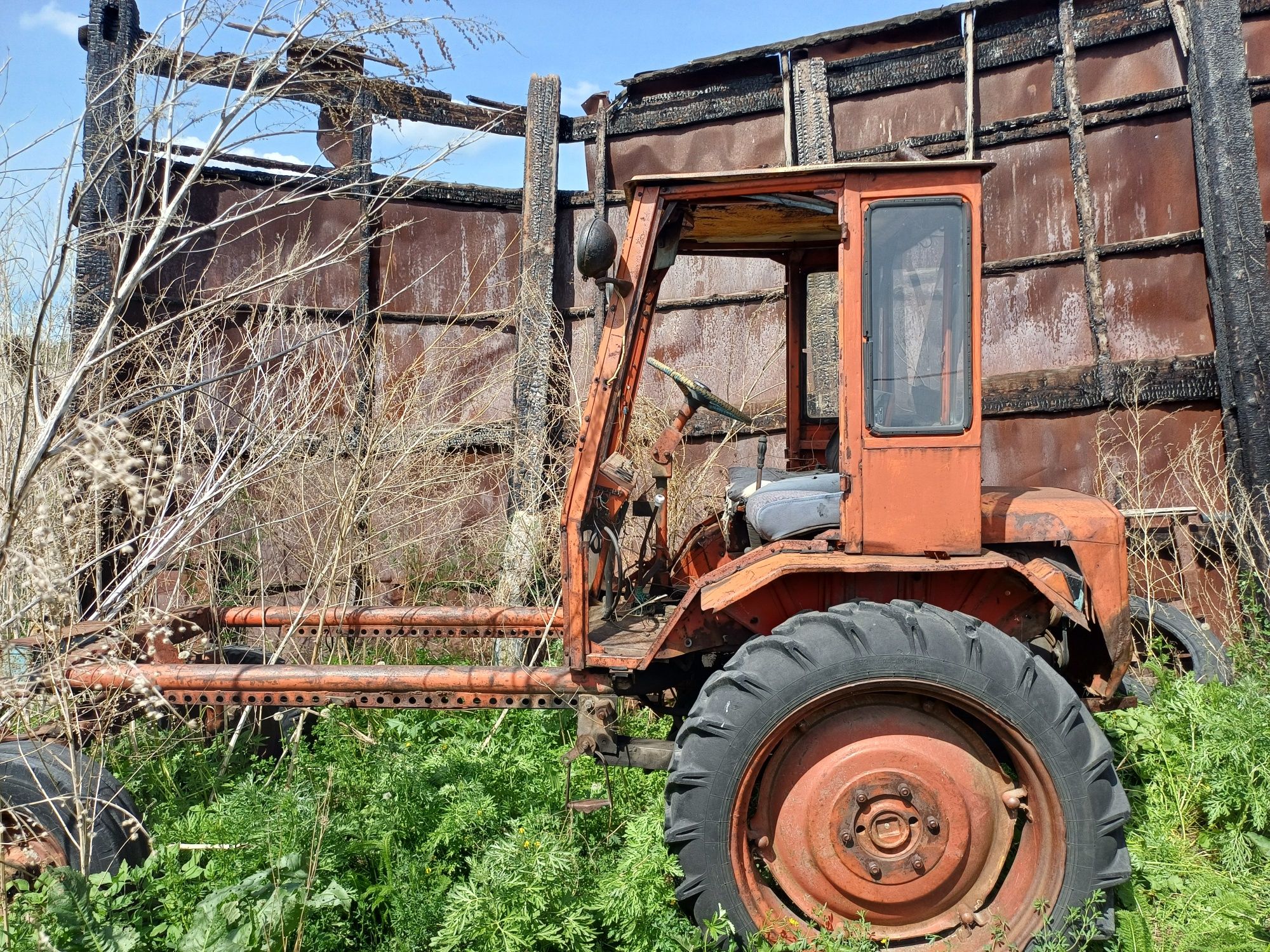 Продам трактор т16