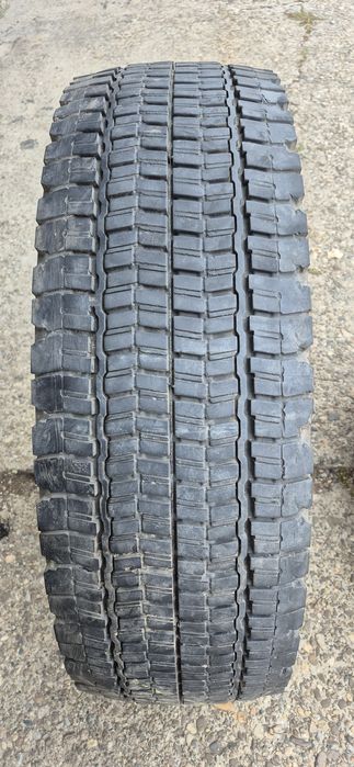12 anvelope iarna Bridgestone 295/80/22,5.Pretul este pe bucata