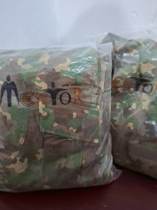 Vând ținută militară MENTOR NOUĂ - mărimea 40/1