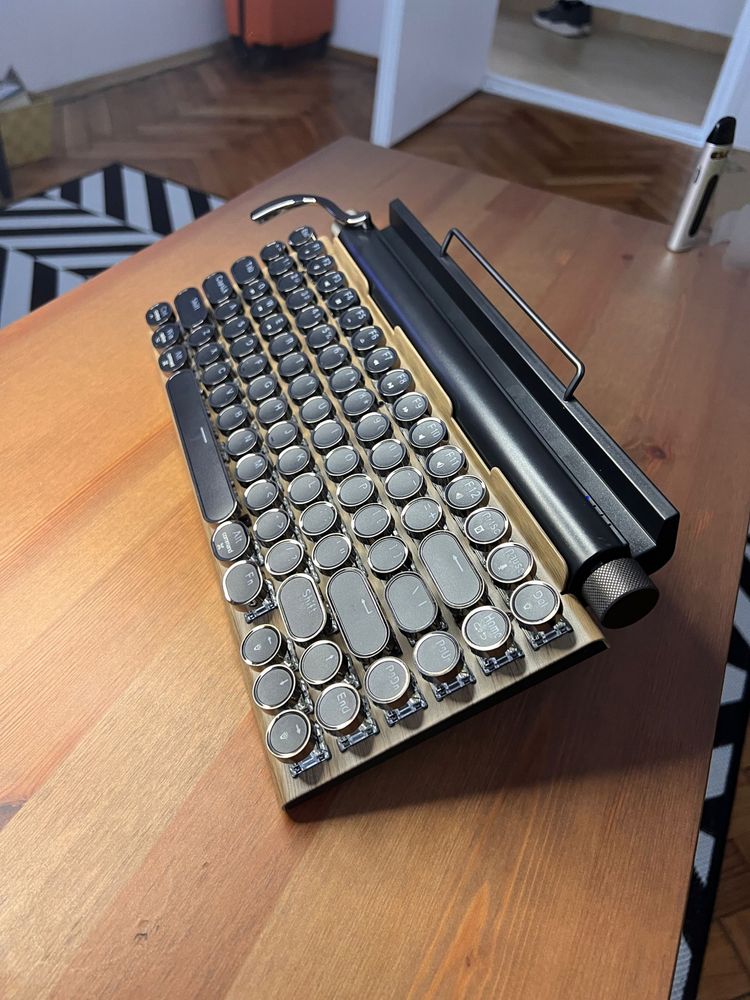 Tastatura mecanica retro