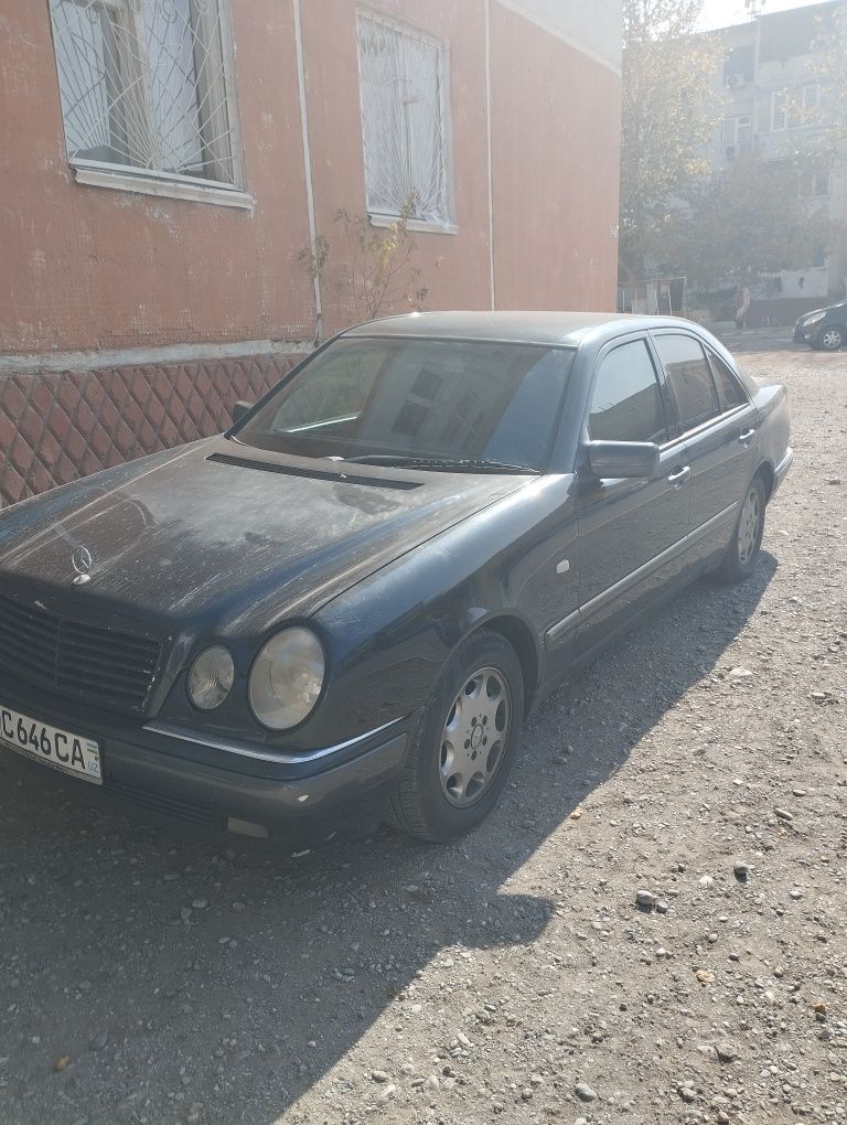 Продается авто Мерседес Бенс бензин,W210