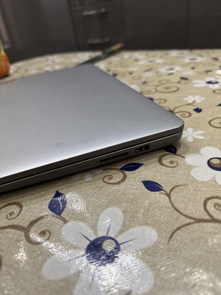 Lenovo 8/256 ATHLON