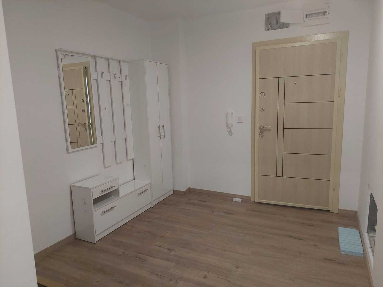 Дава се под наем Тристаен апартамент в София, Студентски град - 95 кв.м за 325 € - Снимка #4