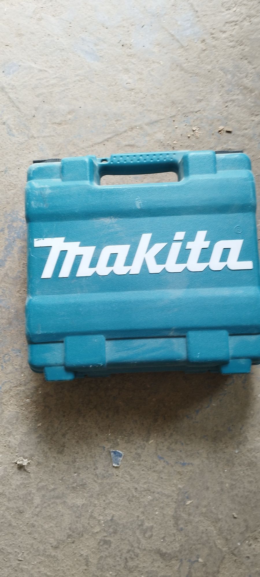 Valiza suflanta Makita și valiza capsator Makita