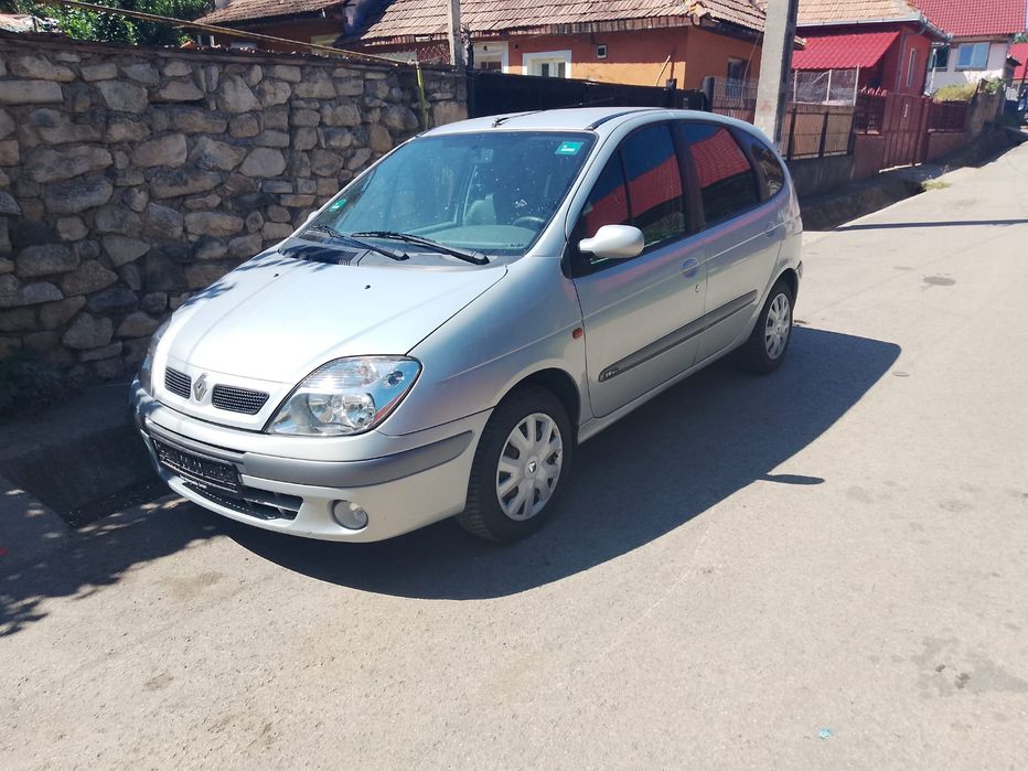 Vând Renault din 2003