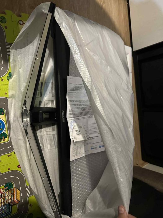 Asus 31.5 inch 170Hz 1 ms
