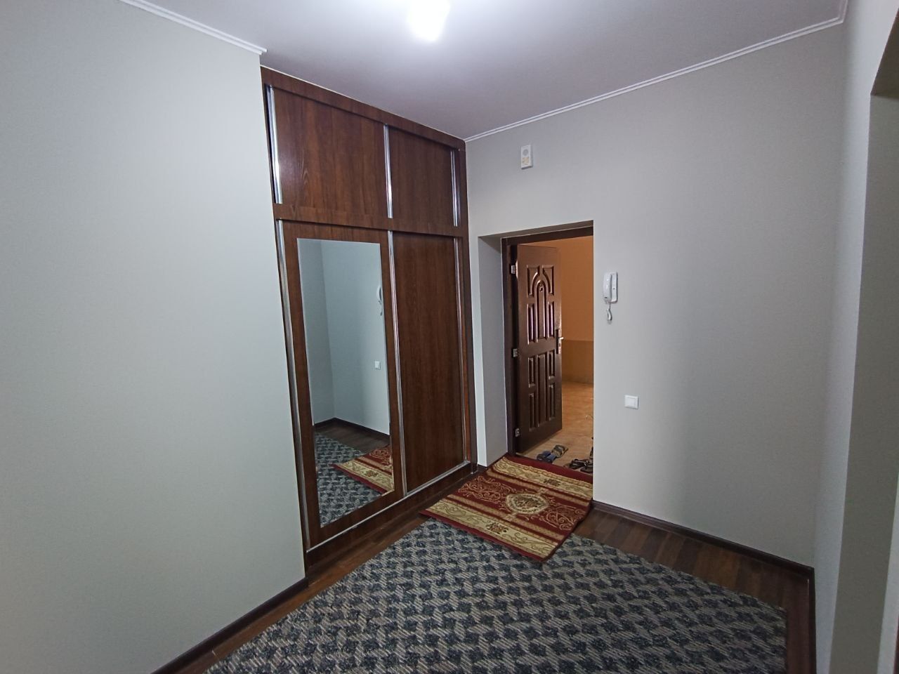 Продаётся 1 комнатная квартира Яшнабадский район