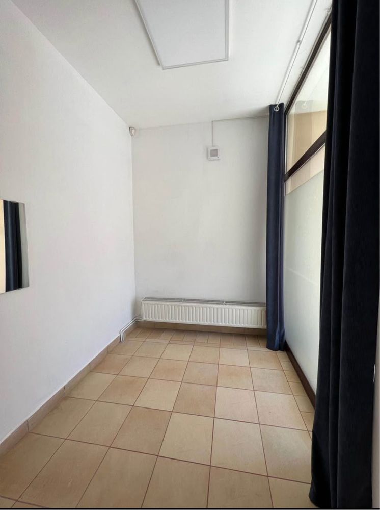 Cameră de închiriat cosmetică/masaj