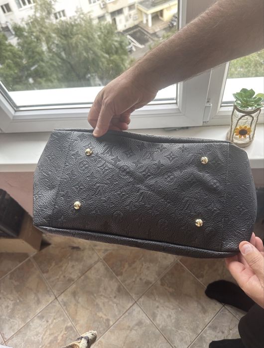 Vand geanta Louis Vuitton