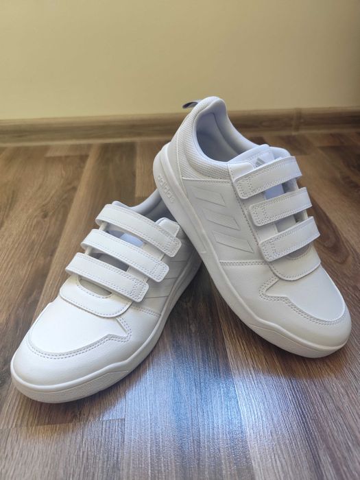 Нови оригинални маратонки Adidas Tensaur C