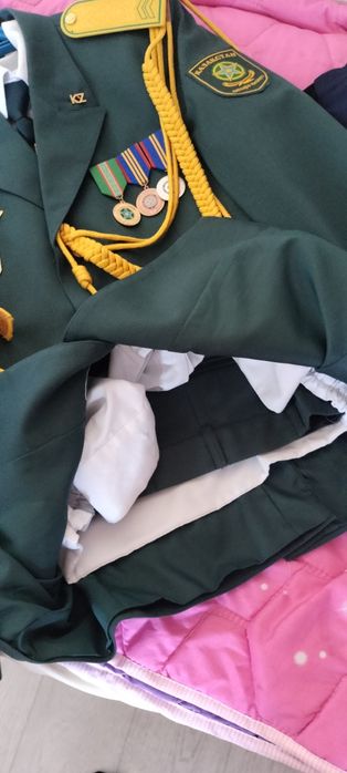 Продам повседневную и парадная форму в комплекте