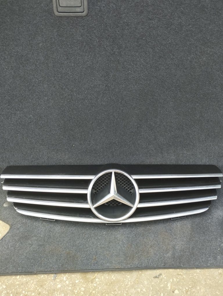 Предна радиаторна решетка за Мерцедес CLK , w209
