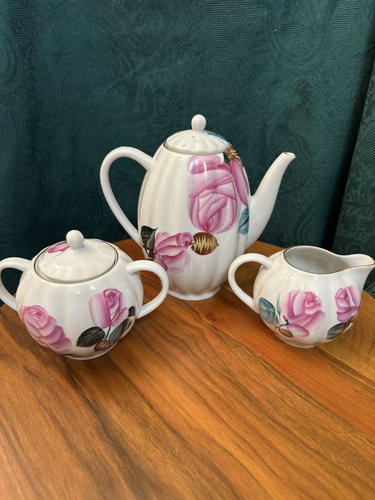 Руски/съветски сервиз “Сватбен подарък” или “Рози” на ЛФЗ Ломоносов
