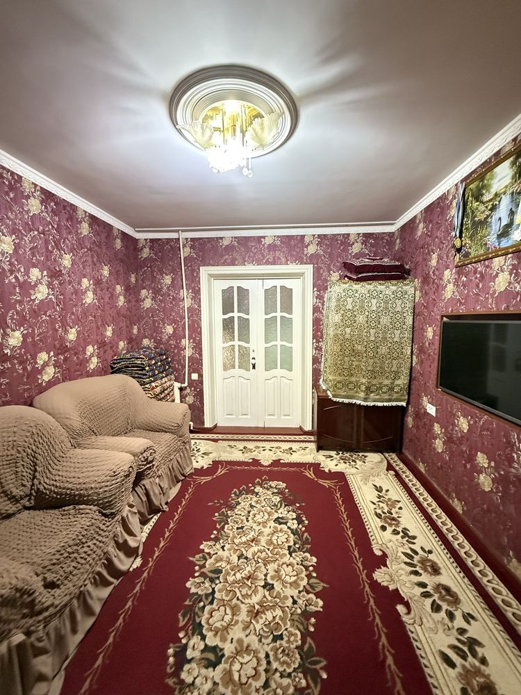 Срочно продается квартира. Бухара 5-мкр 1 этаж. Кирпичный дом