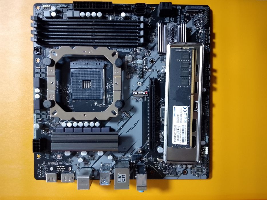 Материнская плата Asrock B550M Phantom Gaming 4 + память