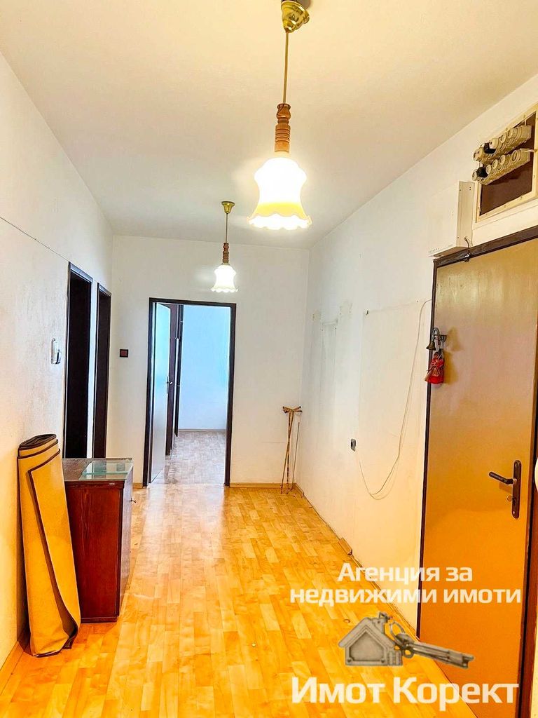Продава се Четиристаен апартамент в Асеновград - 110 кв.м за 1791 €/кв.м - Снимка #1